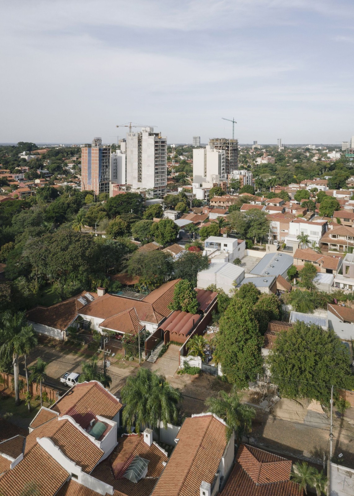 BIM建筑|手工压制砖与木材构筑而成的自宅 / Equipo de Arquitectura