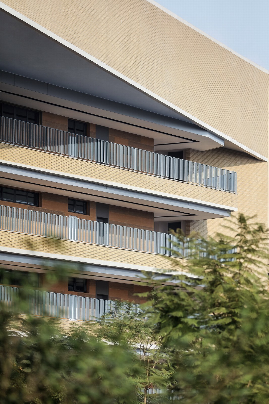 BIM建筑|西南大学附属中学两江校区：消失的高密度校园 / gad