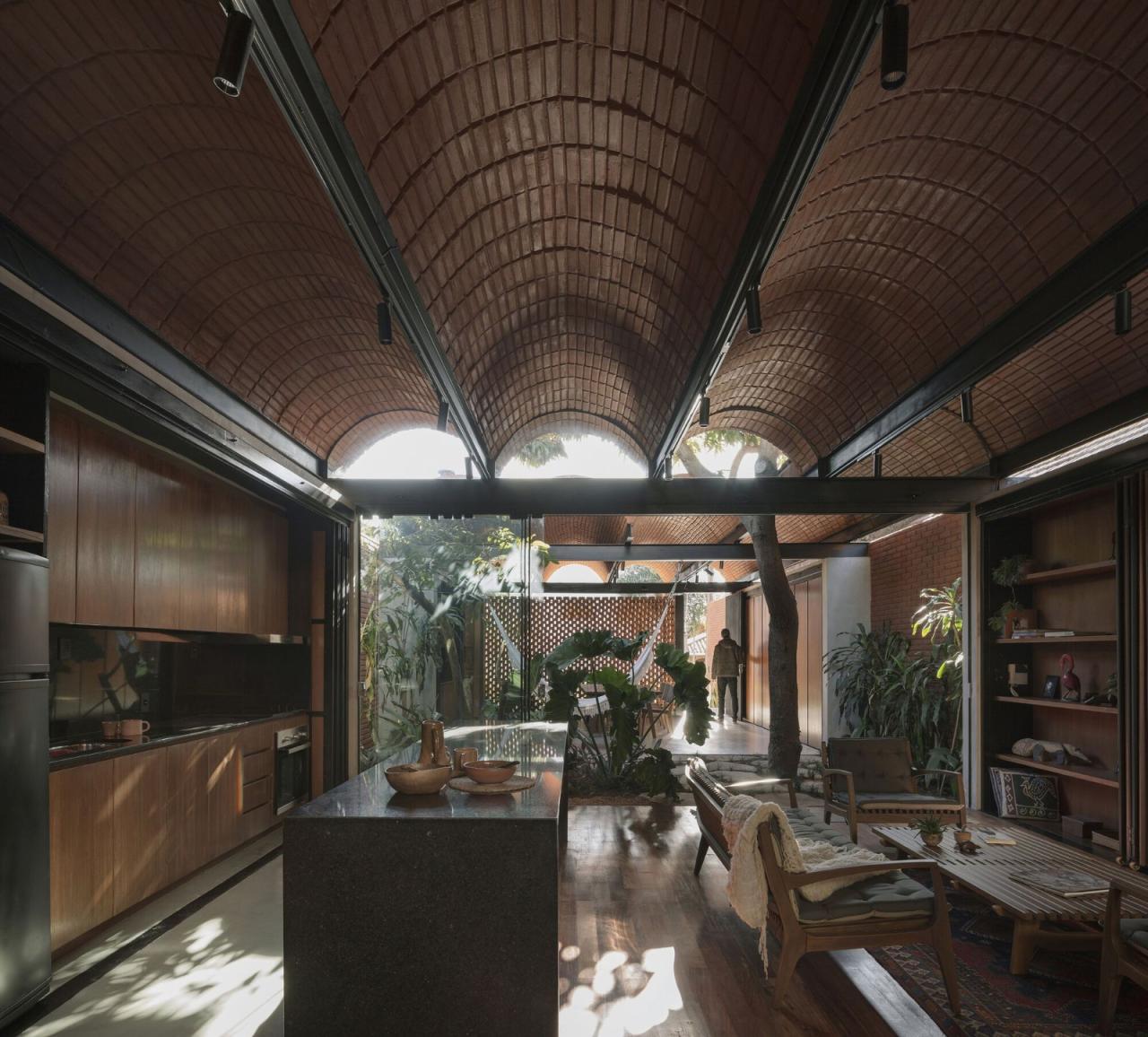 BIM建筑|手工压制砖与木材构筑而成的自宅 / Equipo de Arquitectura