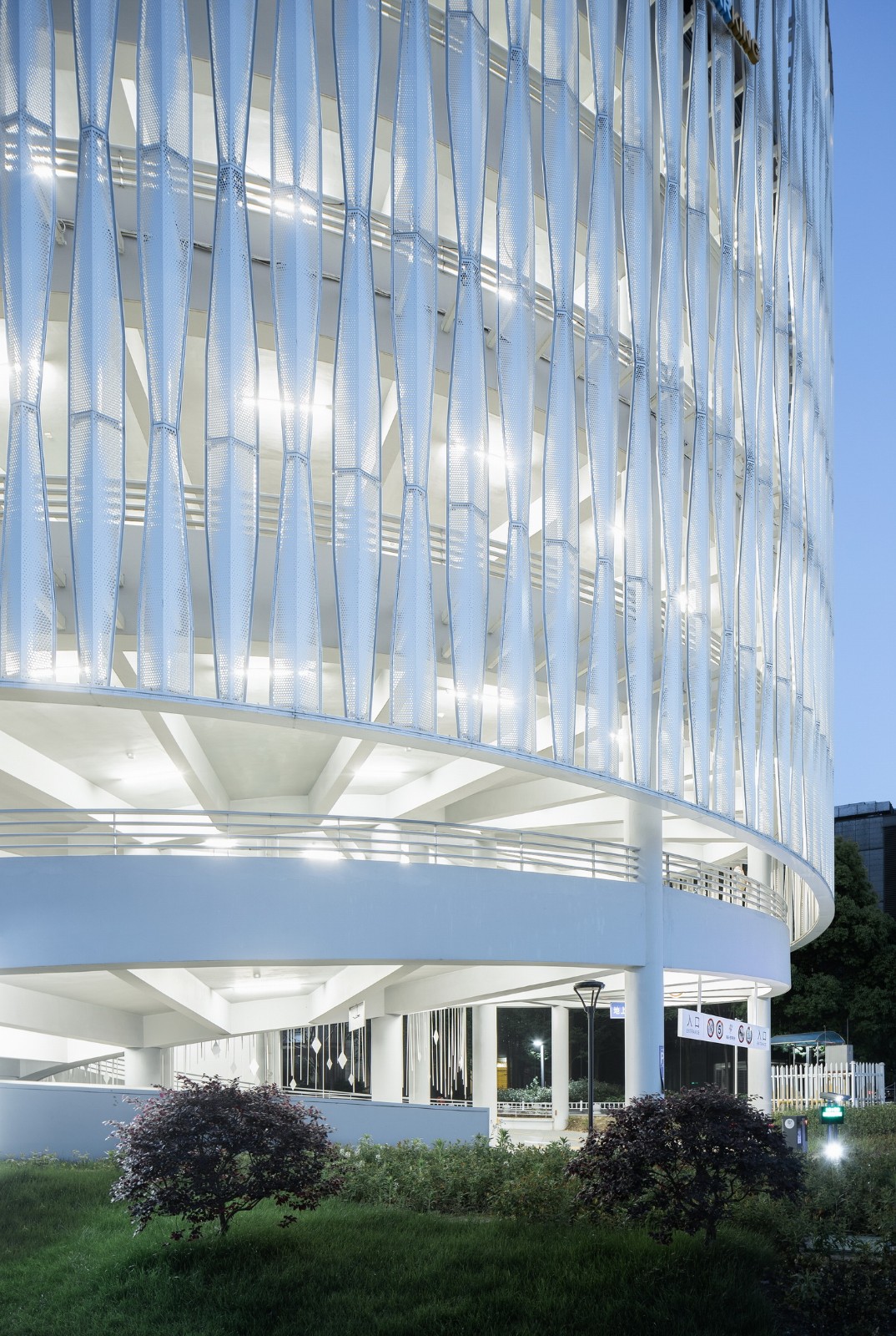 BIM建筑|来自停车楼的逆袭：杭州钱投海达停车楼 / 浙江大学建筑设计研究院有限公司