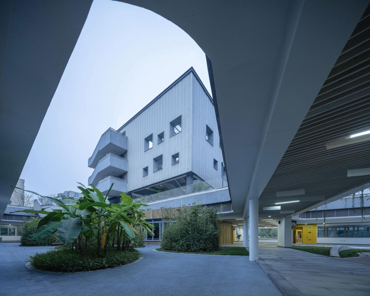 BIM建筑|重庆两江人民小学：在大自然里勇敢冒险 / gad