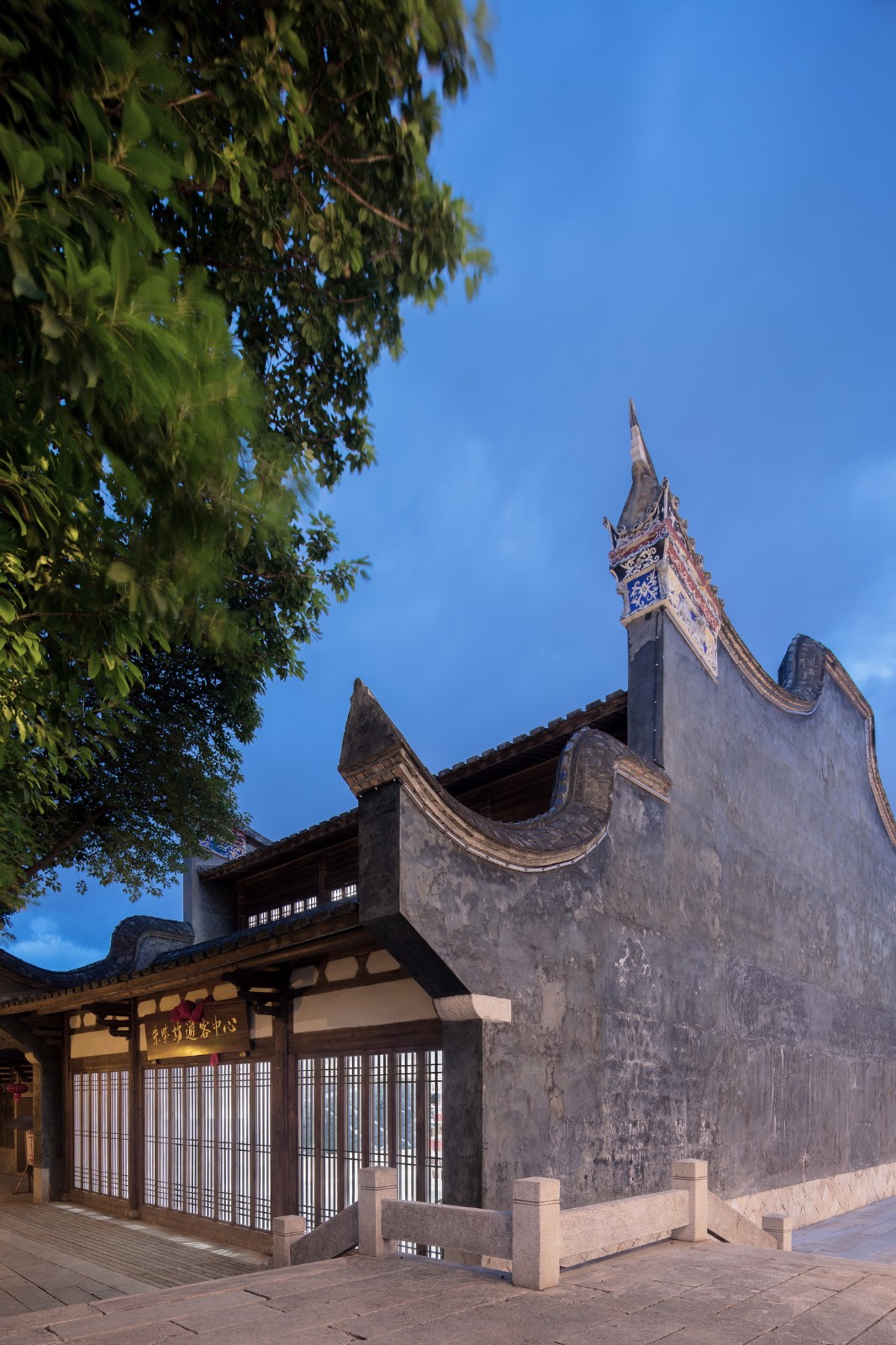 BIM建筑|时代共生：朱紫坊历史古厝中的“现代白” / 平衡空间设计