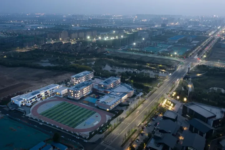 BIM建筑|潍坊歌尔学校：以内容推导空间构成 / gad