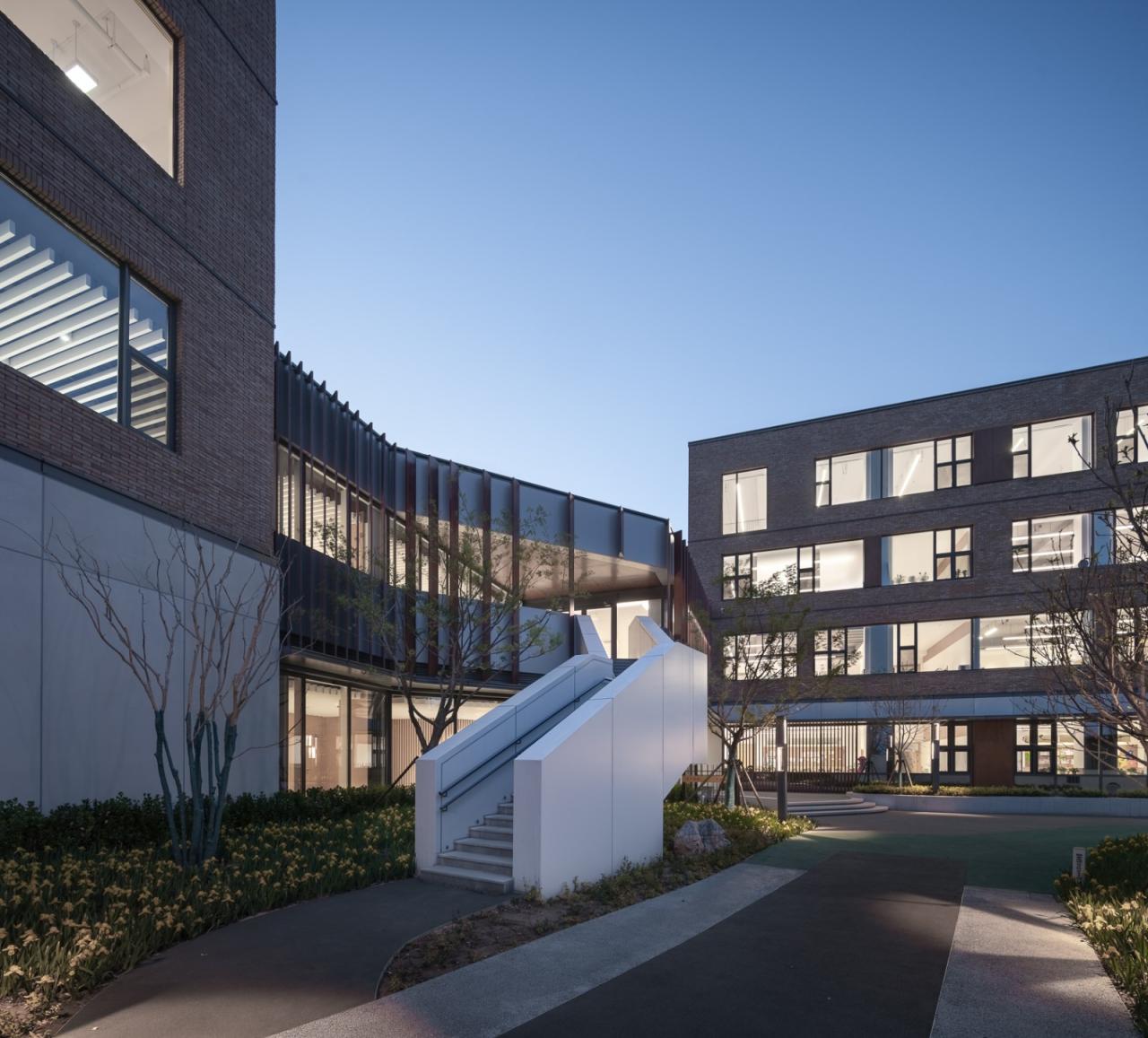 BIM建筑|潍坊歌尔学校：以内容推导空间构成 / gad