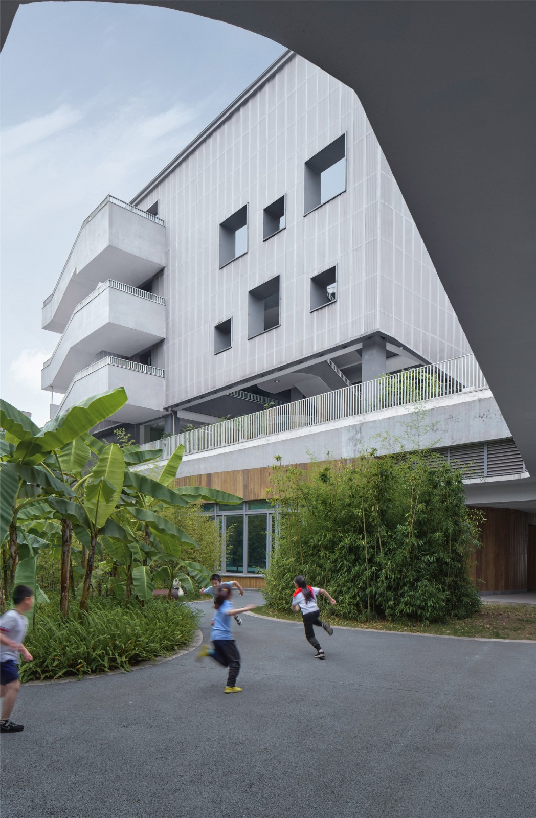 BIM建筑|重庆两江人民小学：在大自然里勇敢冒险 / gad