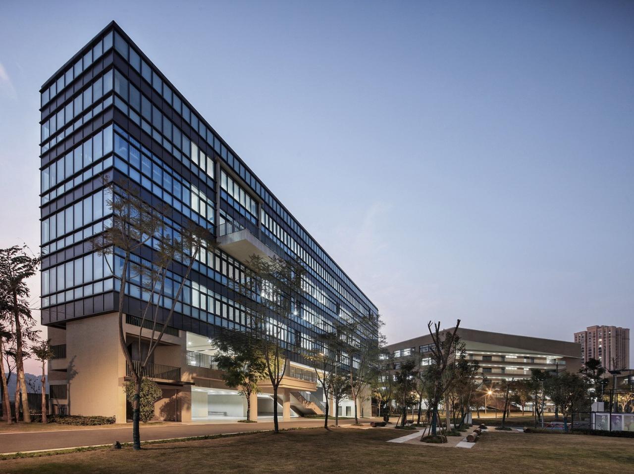 BIM建筑|西南大学附属中学两江校区：消失的高密度校园 / gad