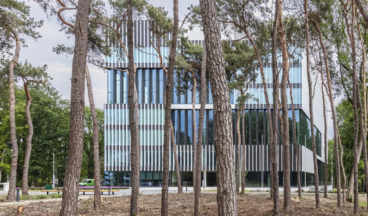 BIM建筑|佳能生产印刷总部 / Broekbakema