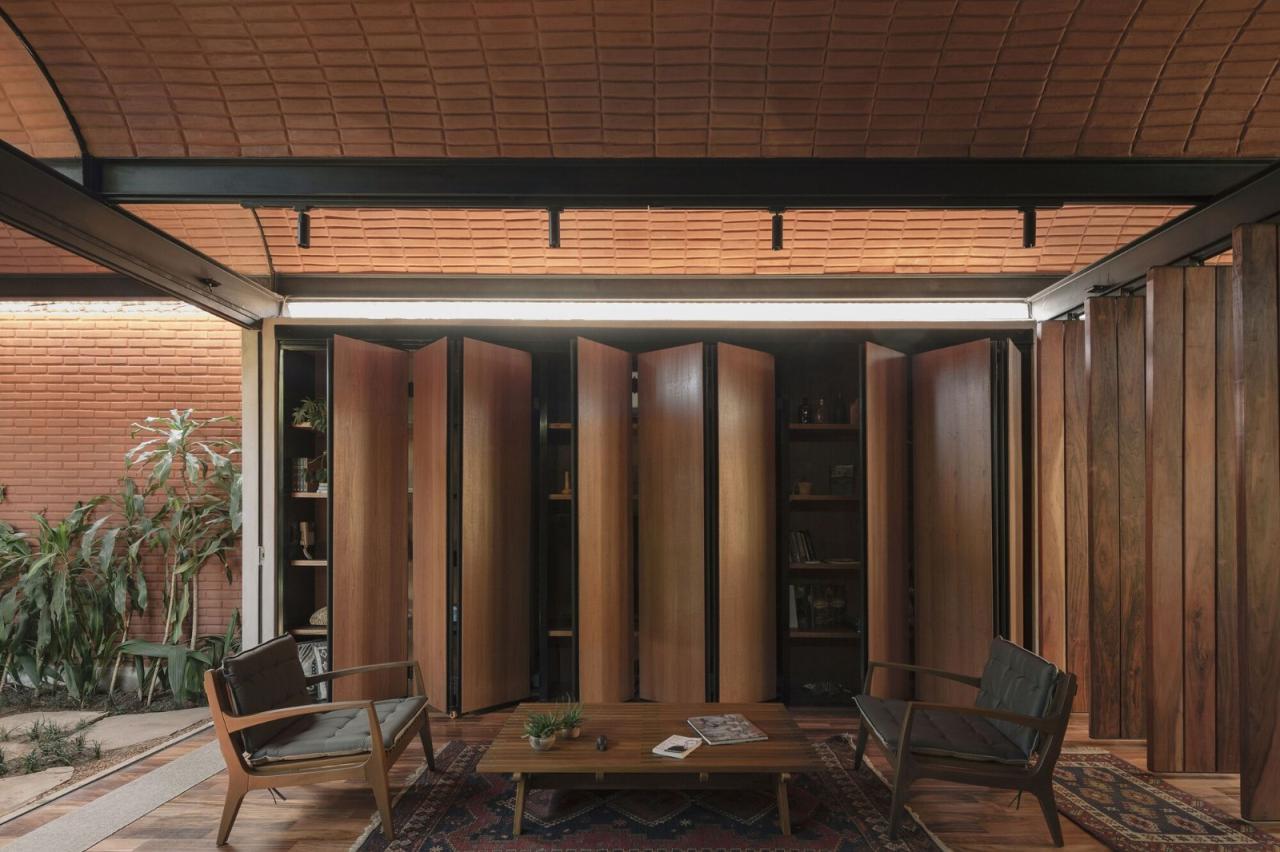 BIM建筑|手工压制砖与木材构筑而成的自宅 / Equipo de Arquitectura