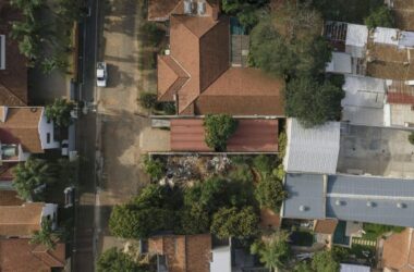 BIM建筑|手工压制砖与木材构筑而成的自宅 / Equipo de Arquitectura-BIM建筑网