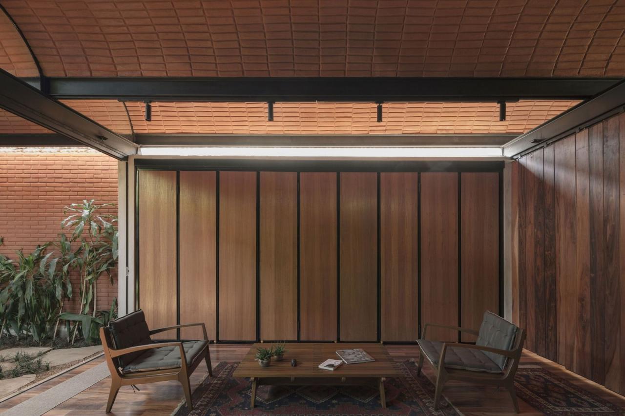 BIM建筑|手工压制砖与木材构筑而成的自宅 / Equipo de Arquitectura