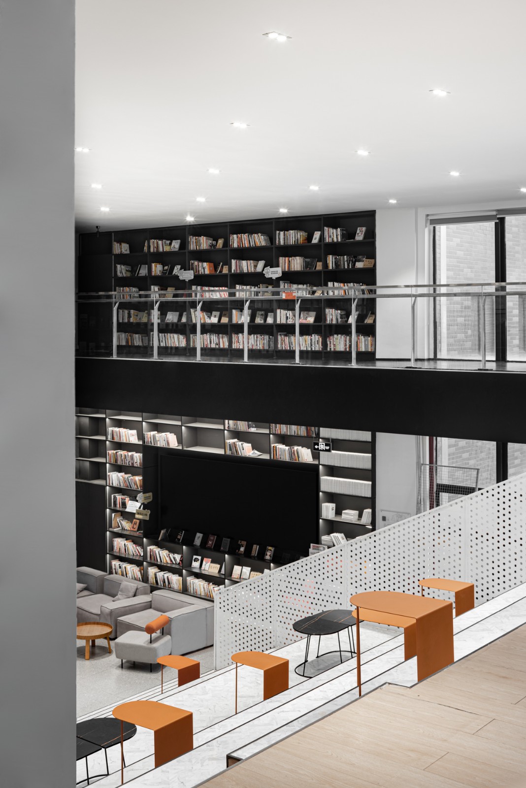 BIM建筑|“盒子的情绪“-纹理学院校史馆空间改造 / 行维新筑