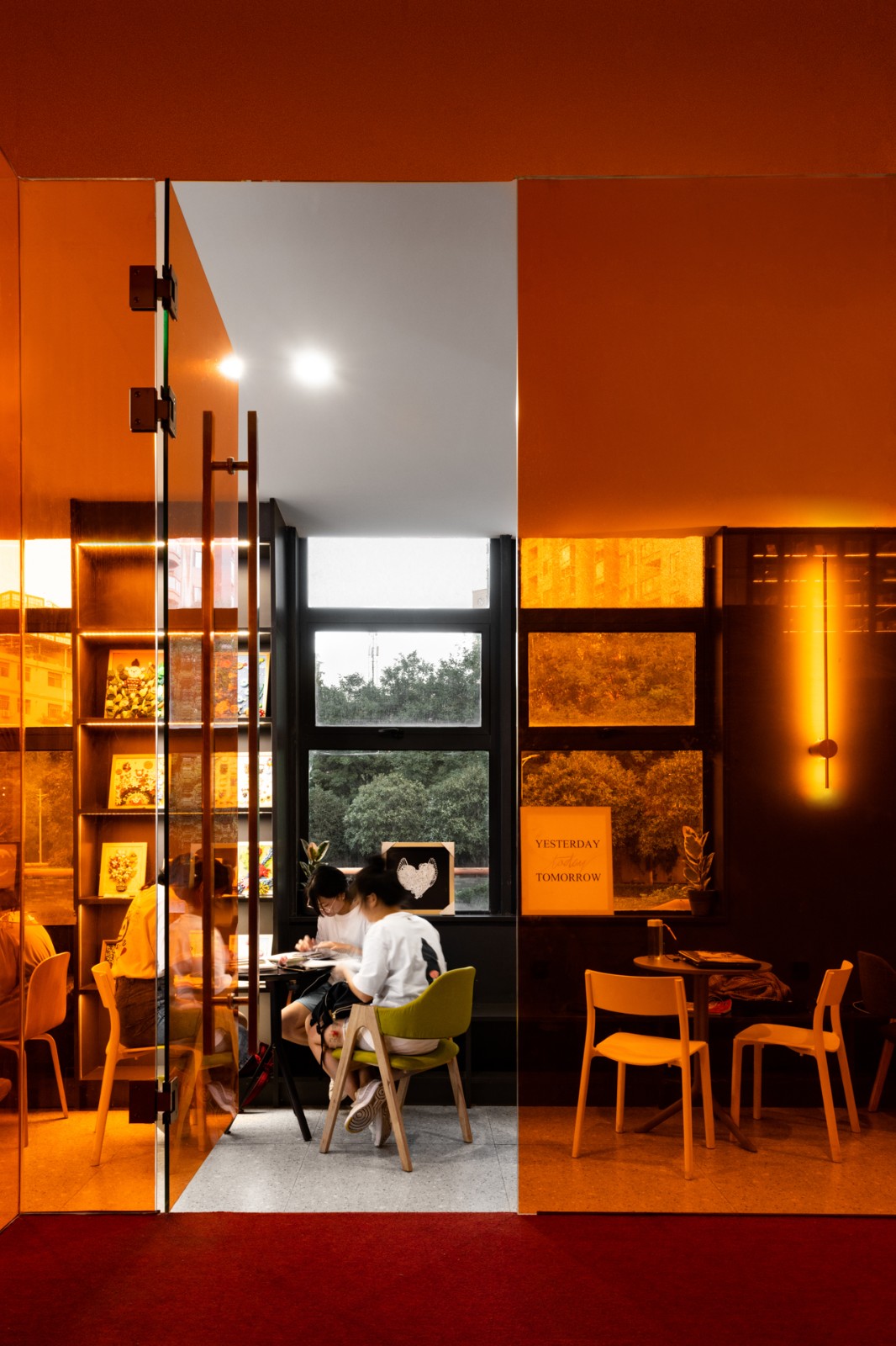 BIM建筑|“盒子的情绪“-纹理学院校史馆空间改造 / 行维新筑