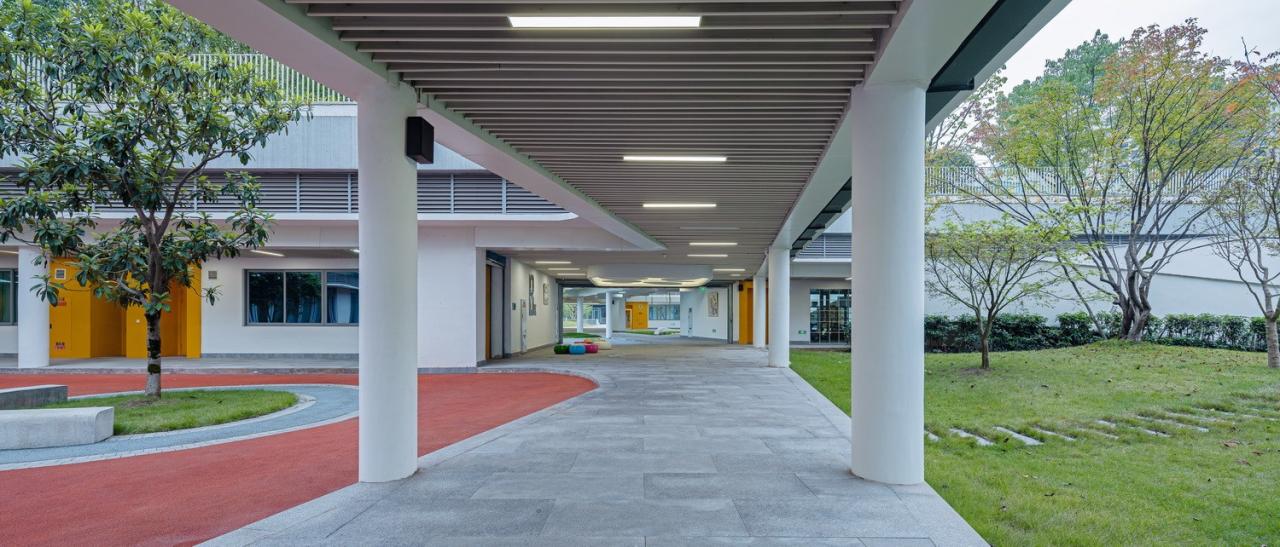 BIM建筑|重庆两江人民小学：在大自然里勇敢冒险 / gad