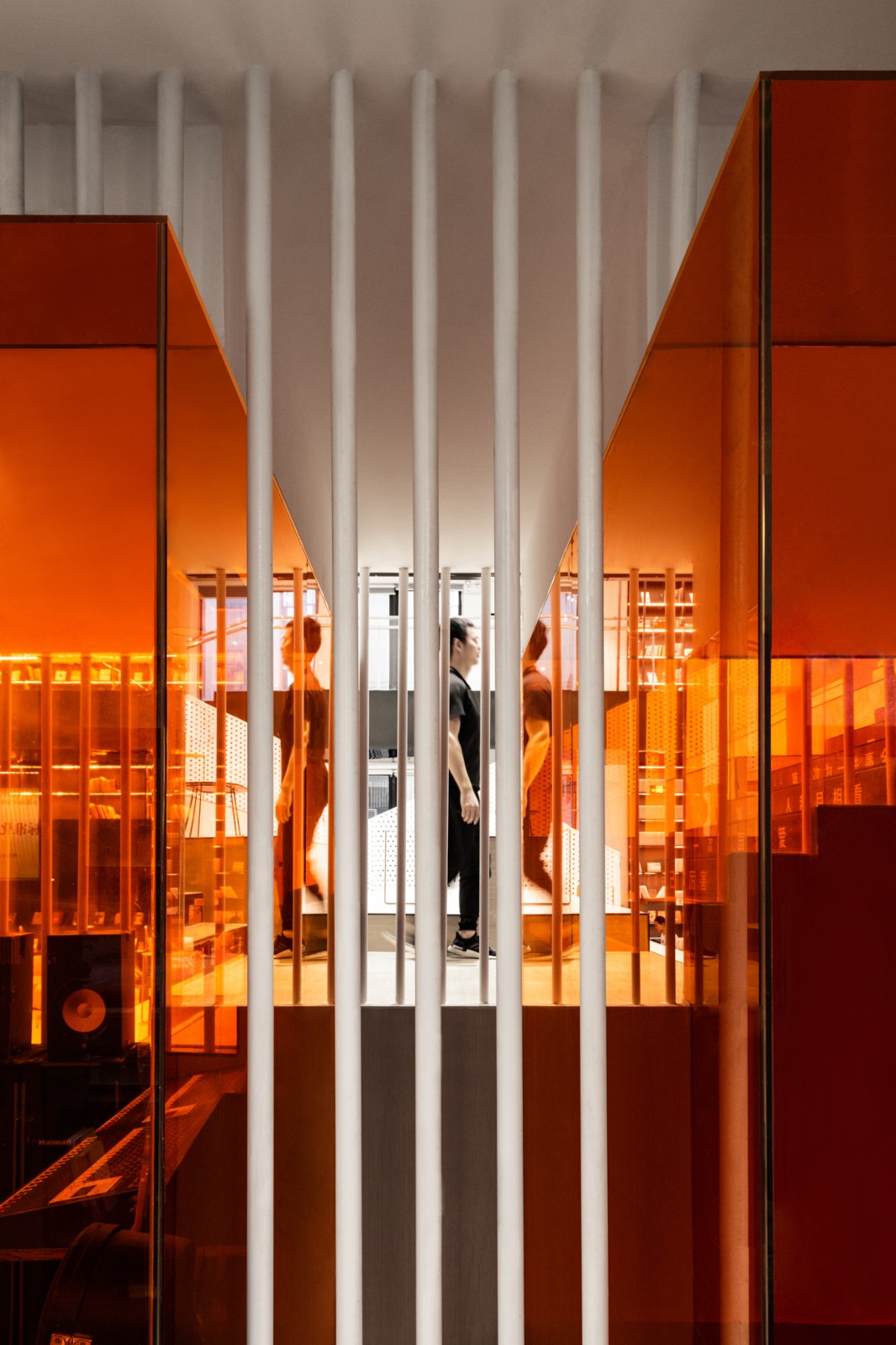 BIM建筑|“盒子的情绪“-纹理学院校史馆空间改造 / 行维新筑