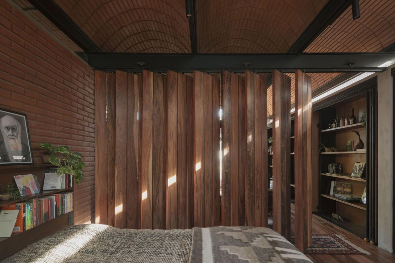 BIM建筑|手工压制砖与木材构筑而成的自宅 / Equipo de Arquitectura