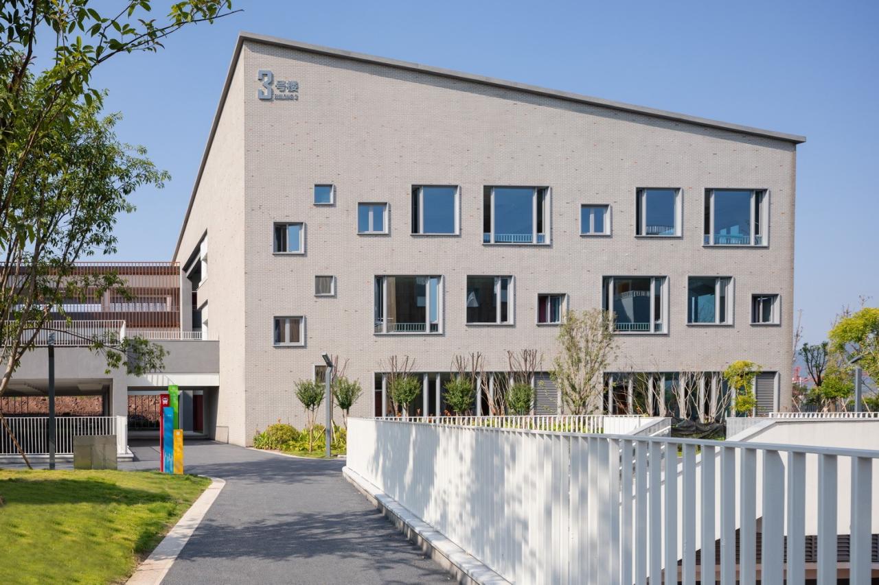 BIM建筑|重庆两江人民小学：在大自然里勇敢冒险 / gad