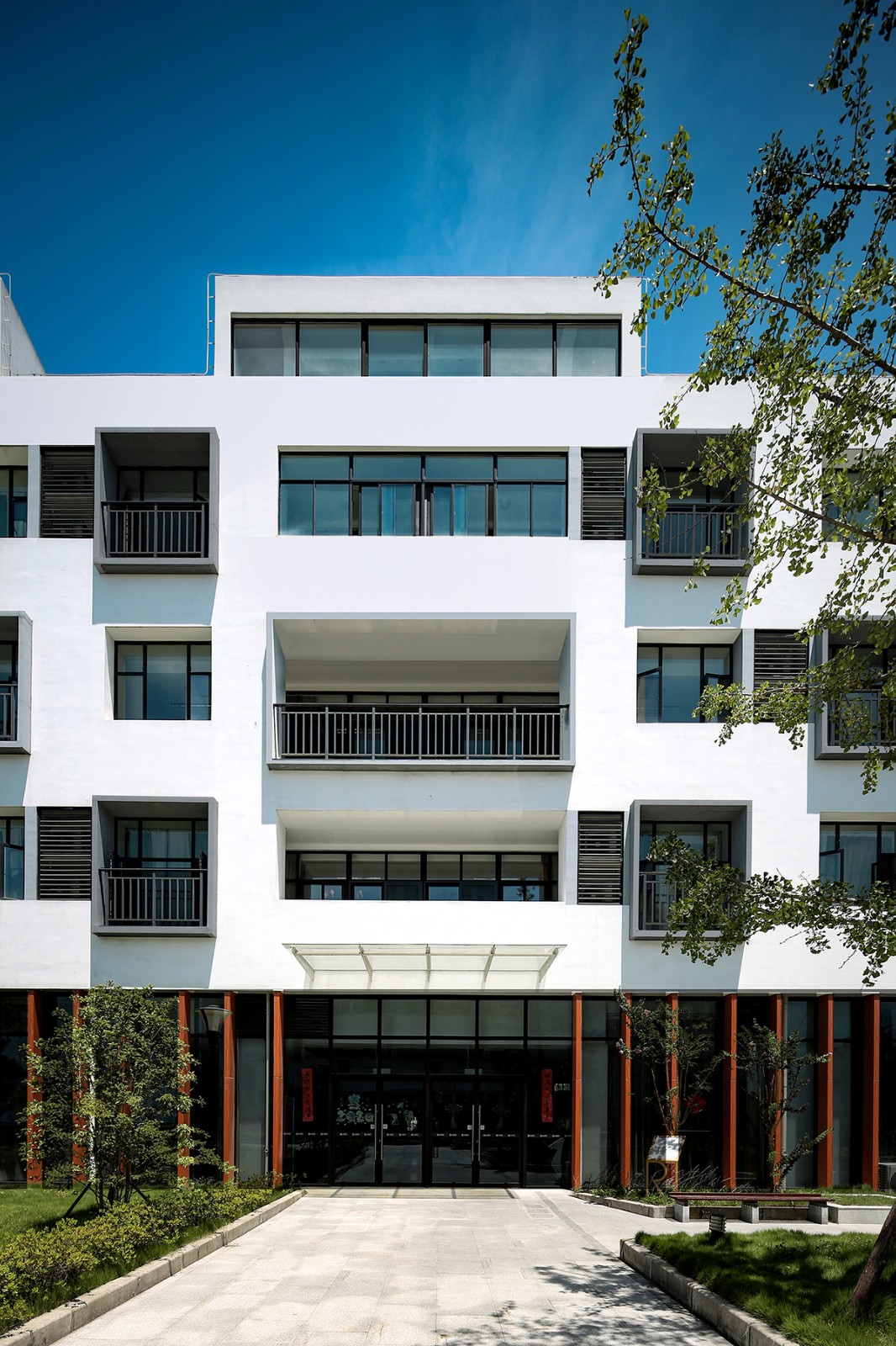 BIM建筑|赵巷康宁养护院建筑设计—这里欢迎自由的老灵魂 / 上海久利建筑事务所