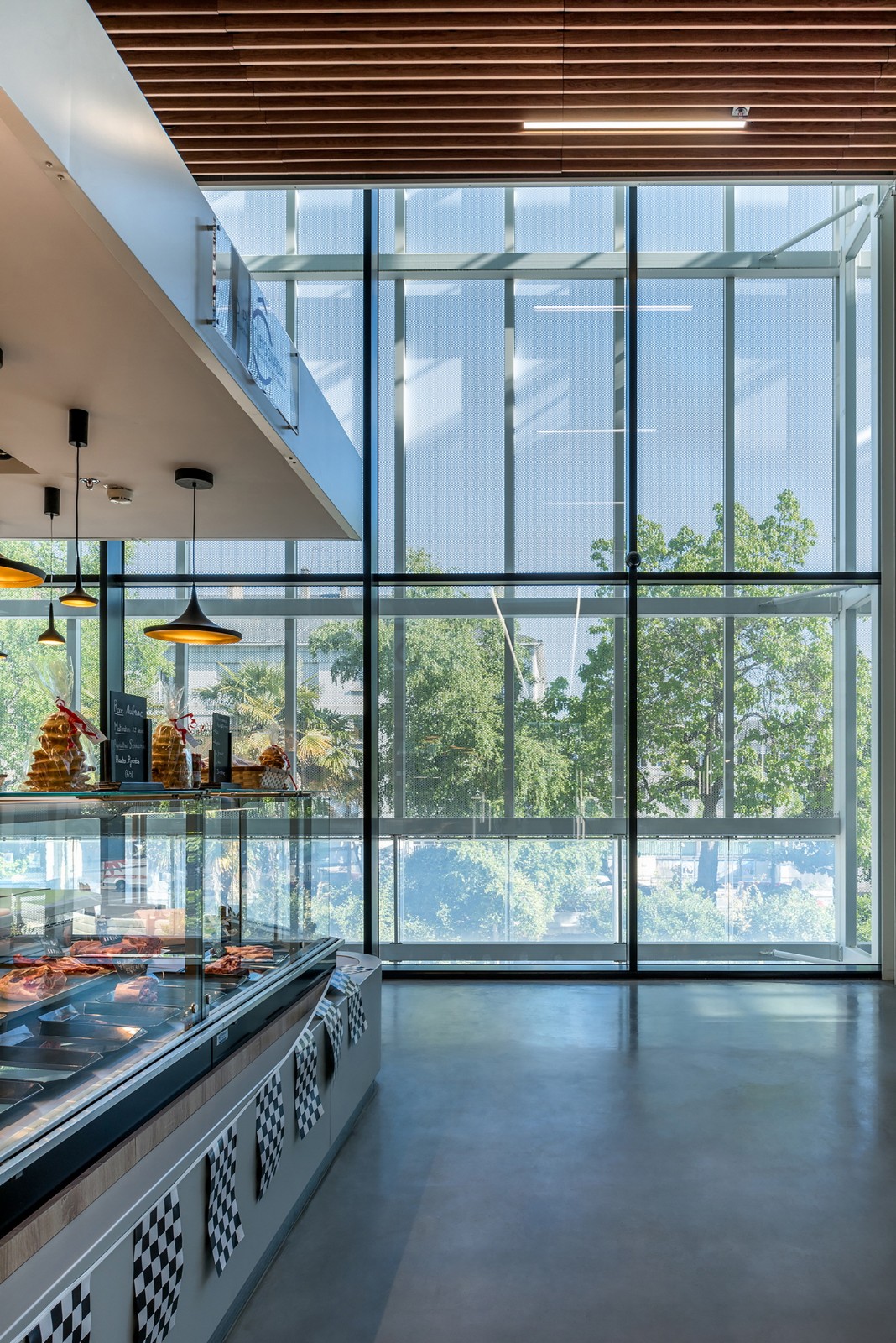 BIM建筑|黑白覆盖，法国波城共和国综合楼 / Ameller Dubois