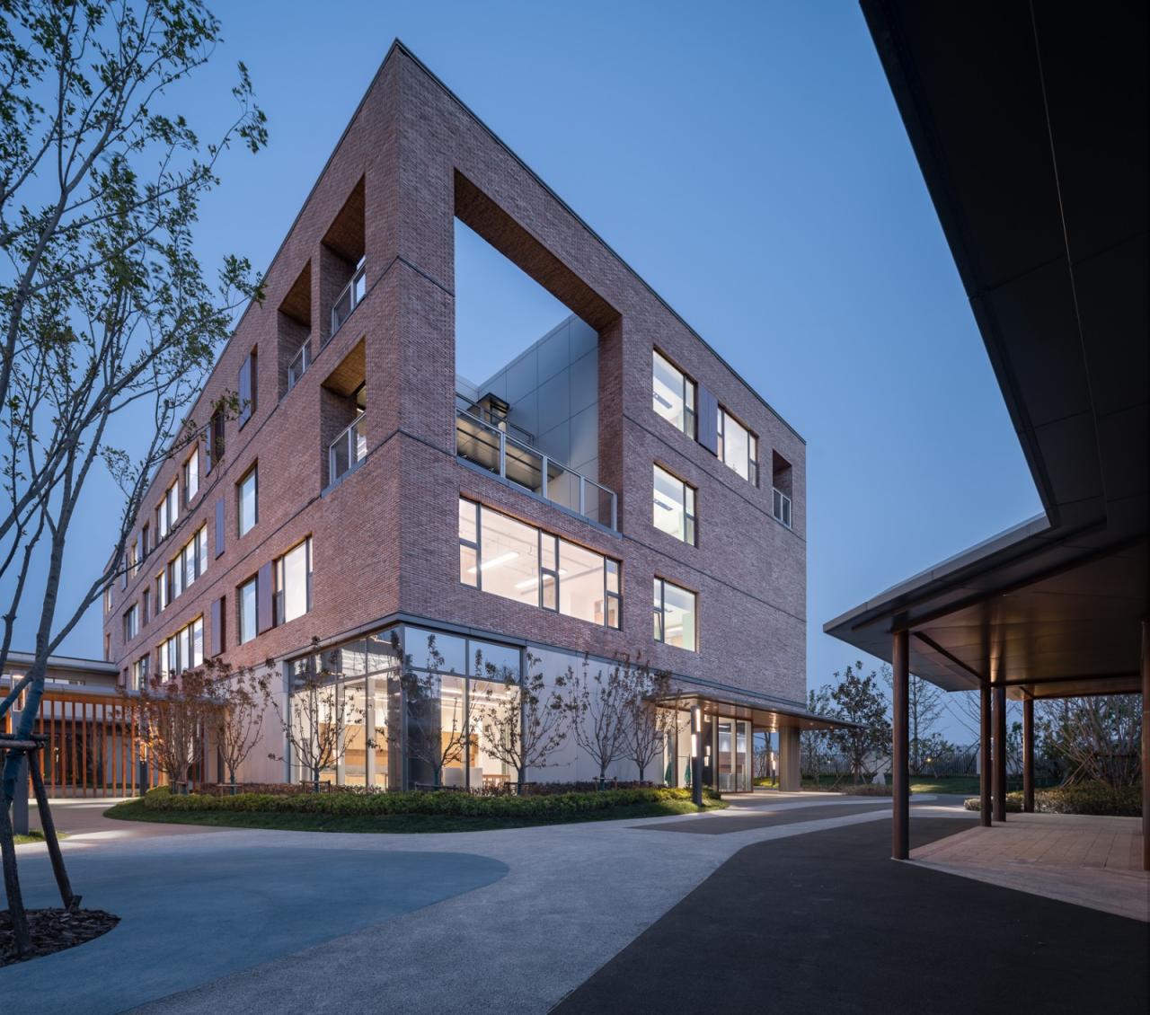 BIM建筑|潍坊歌尔学校：以内容推导空间构成 / gad