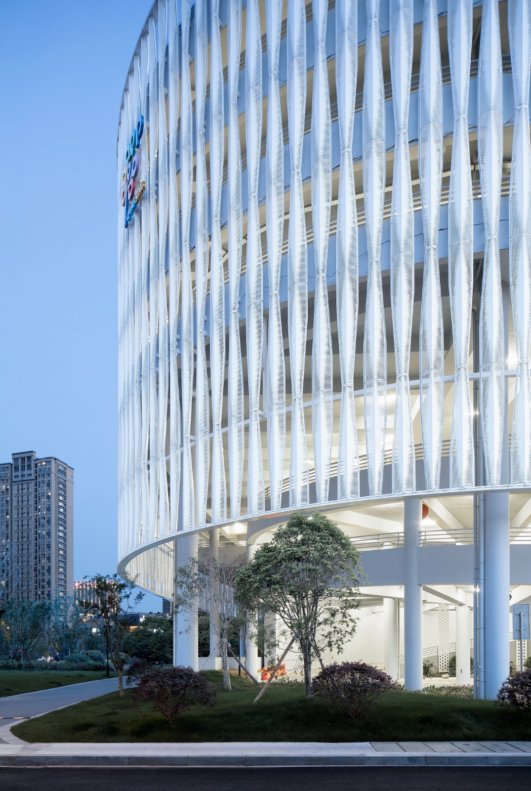 BIM建筑|来自停车楼的逆袭：杭州钱投海达停车楼 / 浙江大学建筑设计研究院有限公司