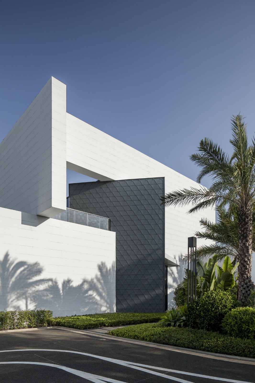 BIM建筑|打破墙的边界: 海口市国际免税城接待中心 / aoe事建组