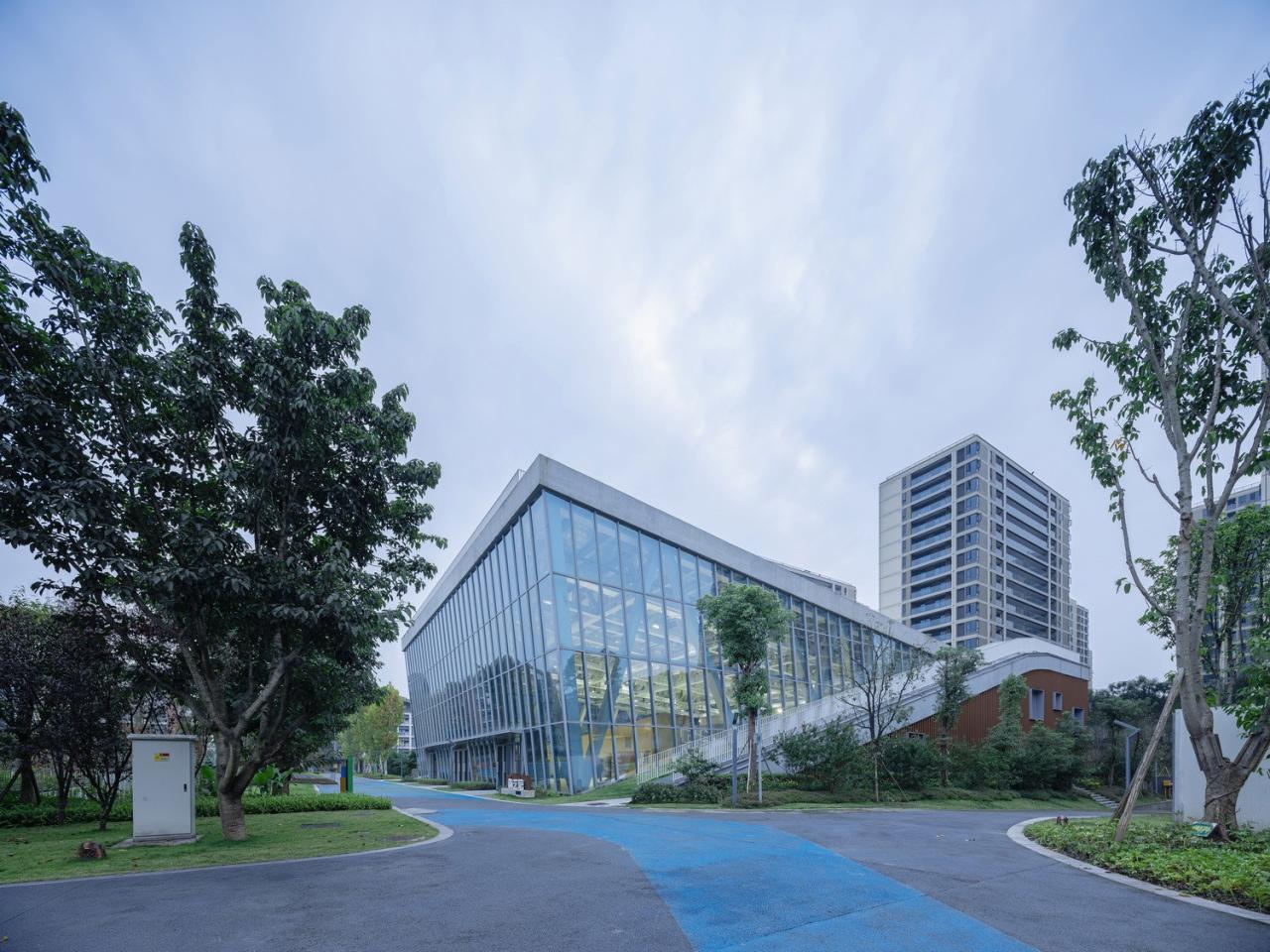 BIM建筑|重庆两江人民小学：在大自然里勇敢冒险 / gad