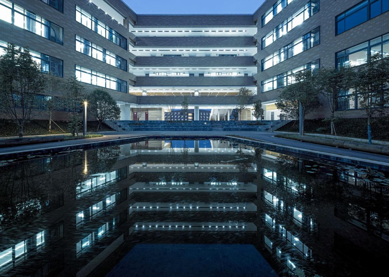 BIM建筑|西南大学附属中学两江校区：消失的高密度校园 / gad