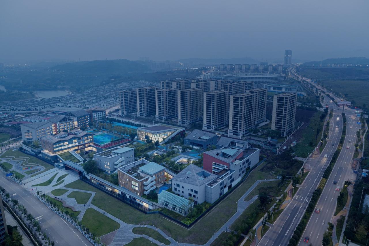 BIM建筑|重庆两江人民小学：在大自然里勇敢冒险 / gad