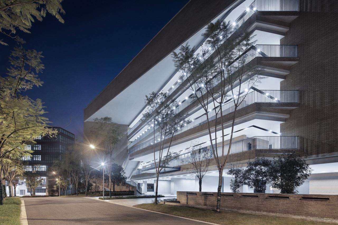 BIM建筑|西南大学附属中学两江校区：消失的高密度校园 / gad