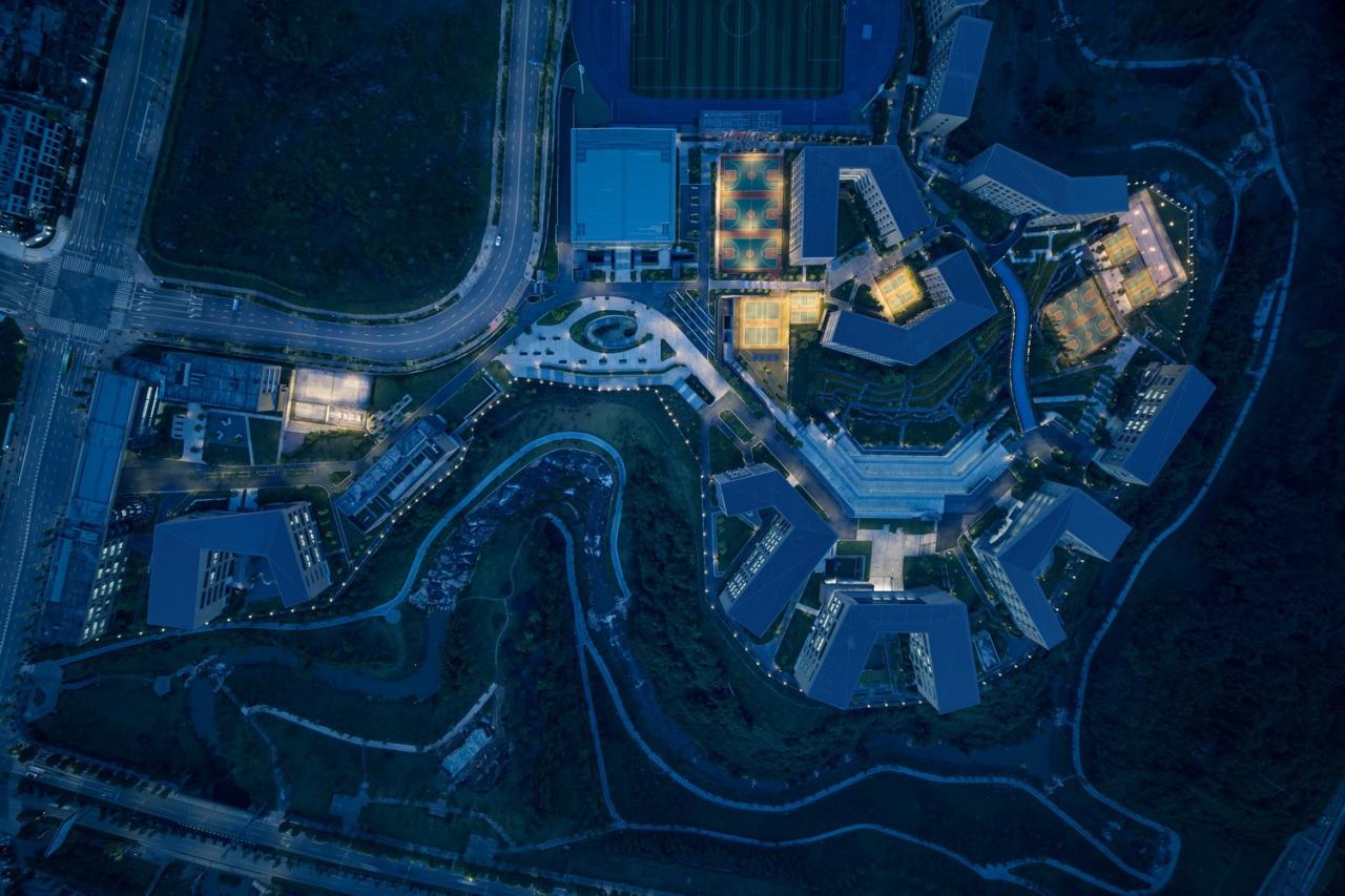 BIM建筑|西南大学附属中学两江校区：消失的高密度校园 / gad