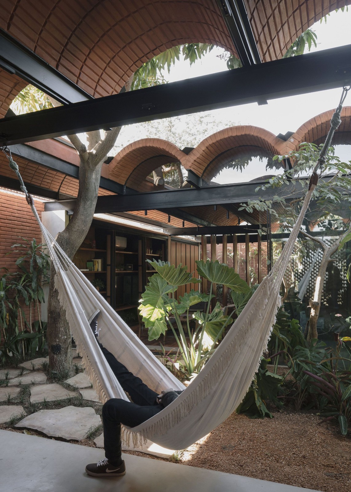 BIM建筑|手工压制砖与木材构筑而成的自宅 / Equipo de Arquitectura