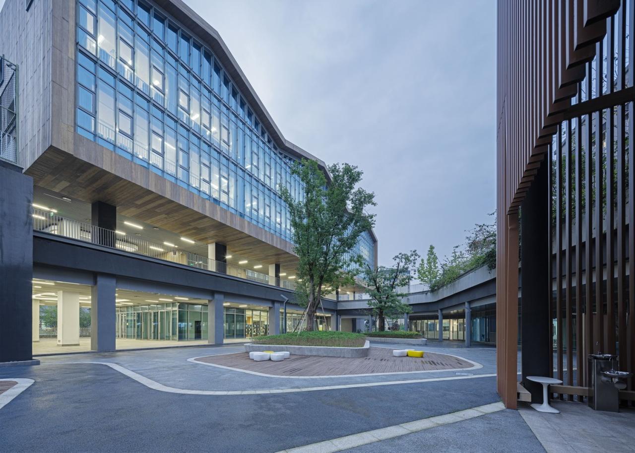 BIM建筑|重庆两江人民小学：在大自然里勇敢冒险 / gad