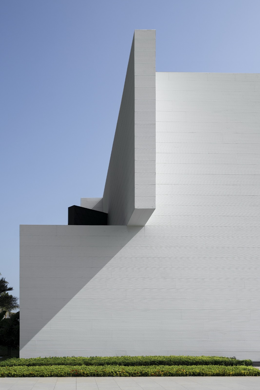 BIM建筑|打破墙的边界: 海口市国际免税城接待中心 / aoe事建组