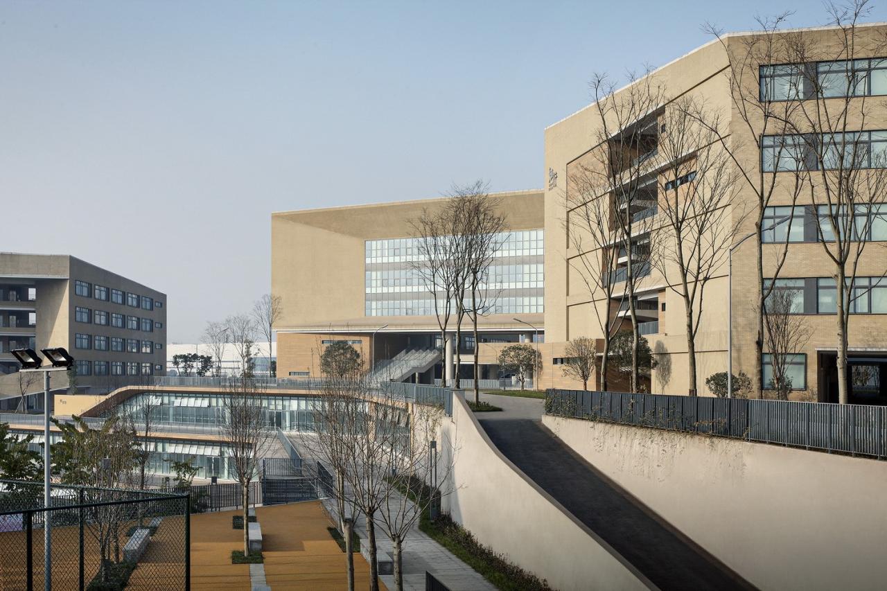 BIM建筑|西南大学附属中学两江校区：消失的高密度校园 / gad