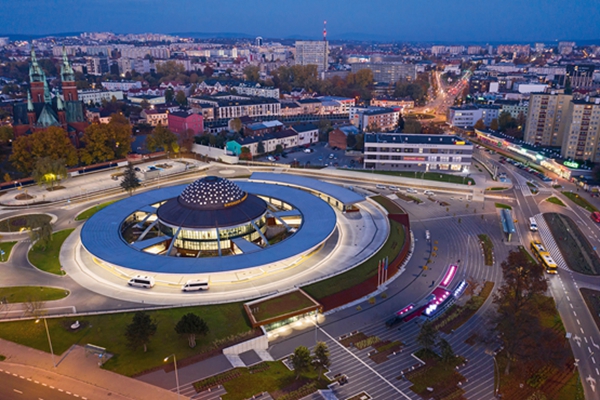 BIM建筑|法克罗的光隧道照亮波兰汽车站