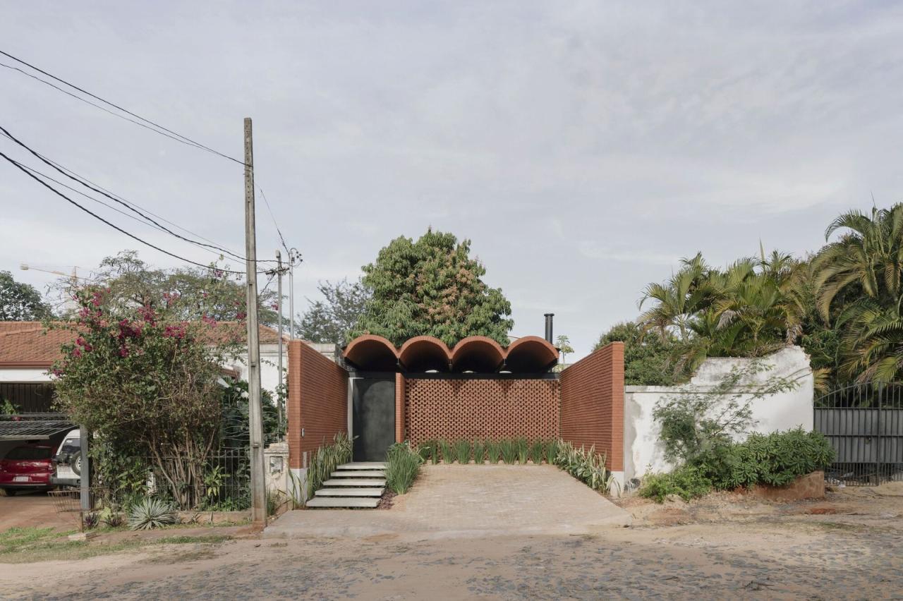 BIM建筑|手工压制砖与木材构筑而成的自宅 / Equipo de Arquitectura