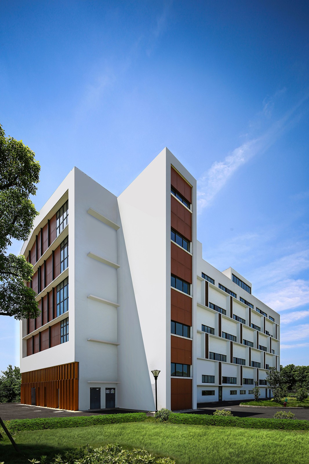 BIM建筑|赵巷康宁养护院建筑设计—这里欢迎自由的老灵魂 / 上海久利建筑事务所