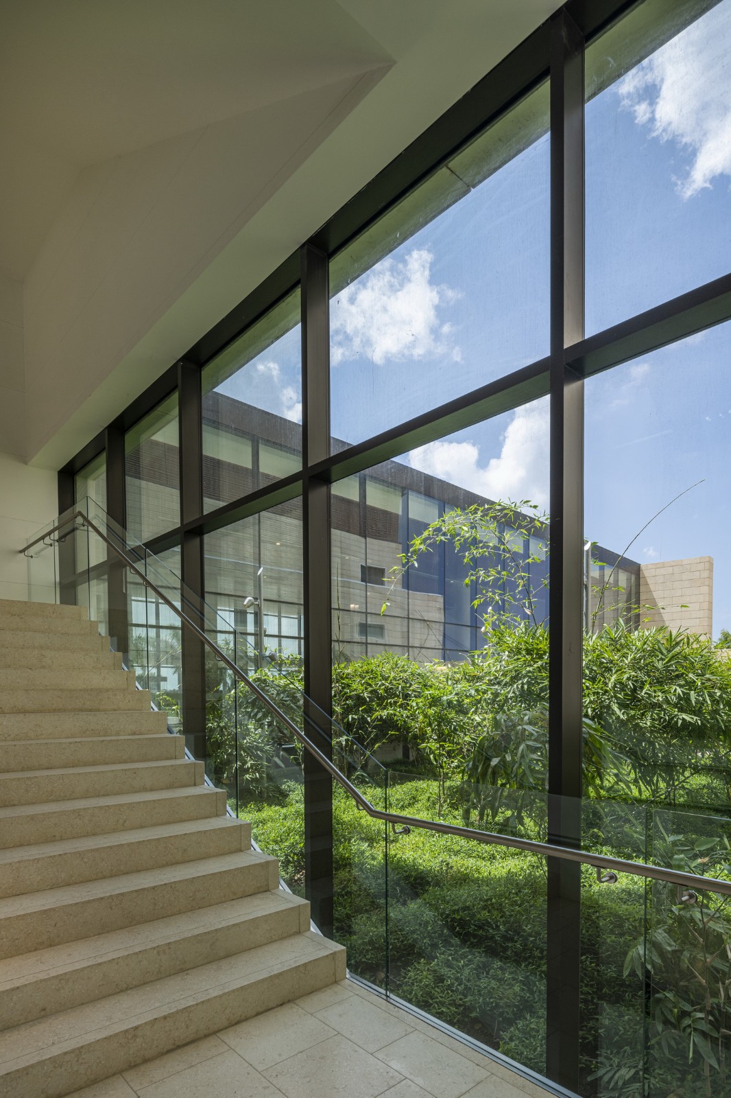 BIM建筑|花园式康复医院 / 萨夫迪建筑事务所