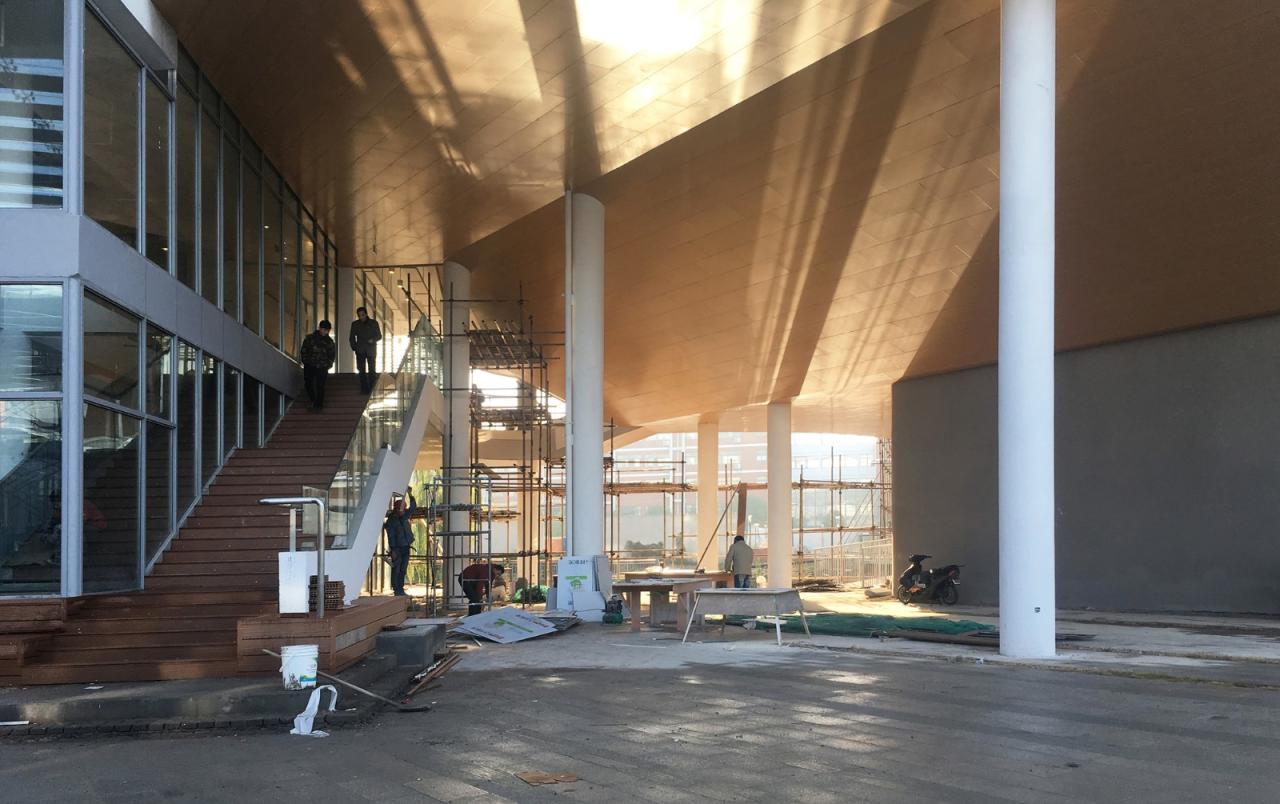 BIM建筑|桥上教学楼 - 盐城外国语学校创新中心 / 普泛建筑