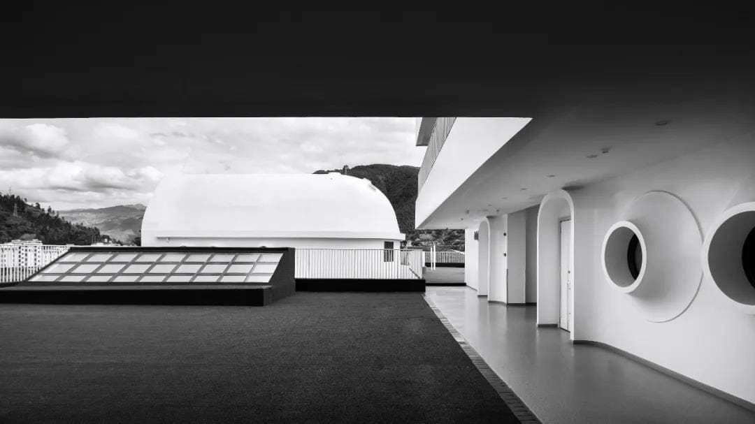 BIM建筑|虽偏远 理想必致！在西昌卫星发射基地大凉山建一座“探索者幼儿园” / 迪卡建筑设计中心