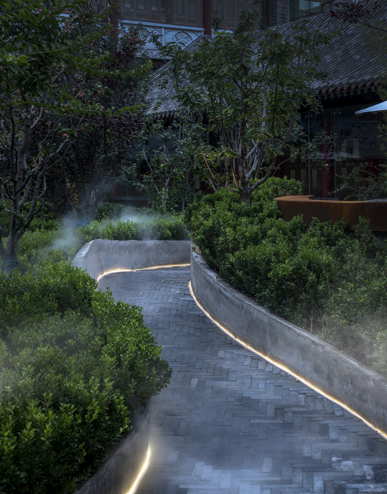 BIM建筑|中国传统四合庭院的人文办公综合体升级改造 / 北京中德行建筑设计