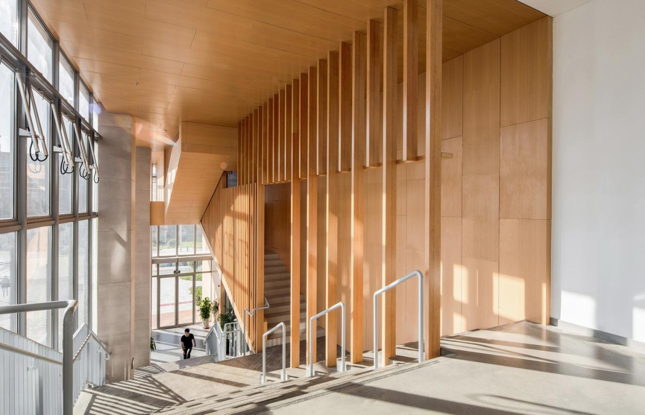 BIM建筑|桥上教学楼 - 盐城外国语学校创新中心 / 普泛建筑