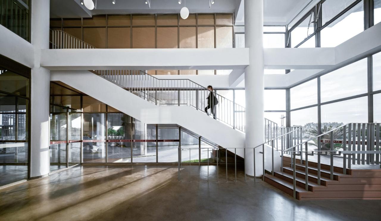 BIM建筑|桥上教学楼 - 盐城外国语学校创新中心 / 普泛建筑