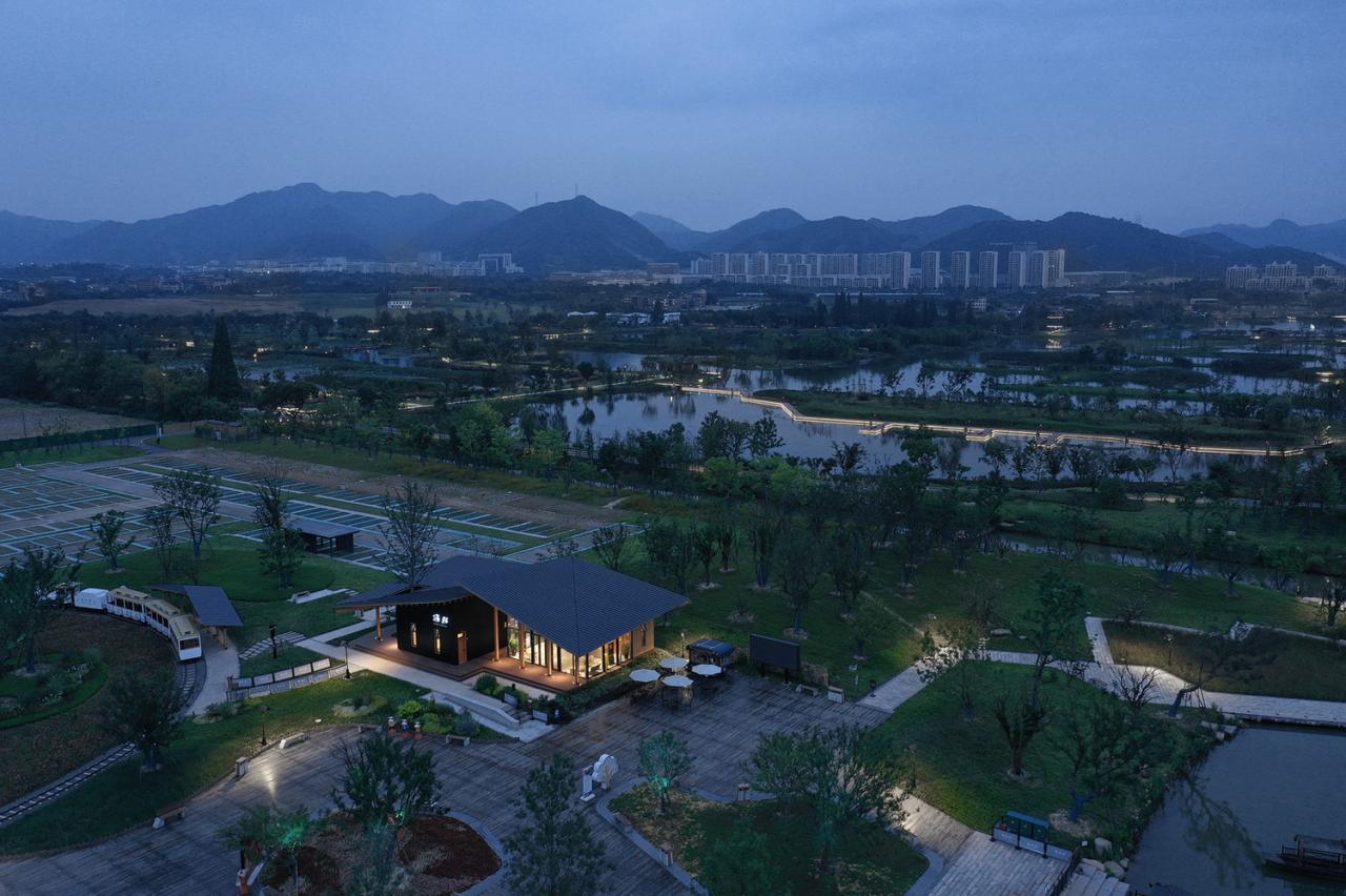 BIM建筑|富阳·阳陂湖湿地接待中心 / 尌林建筑设计事务所