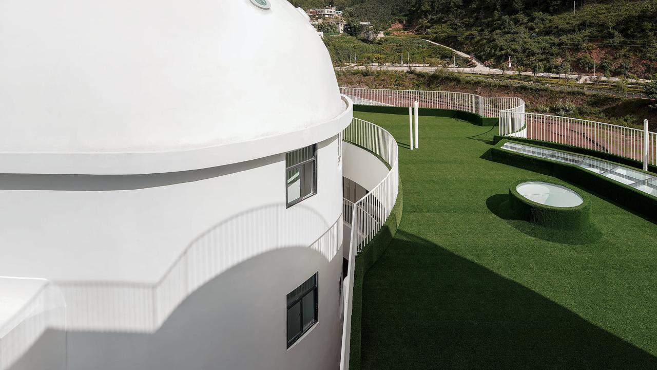 BIM建筑|虽偏远 理想必致！在西昌卫星发射基地大凉山建一座“探索者幼儿园” / 迪卡建筑设计中心