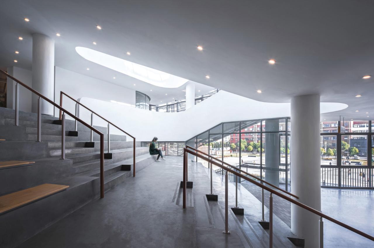 BIM建筑|桥上教学楼 - 盐城外国语学校创新中心 / 普泛建筑