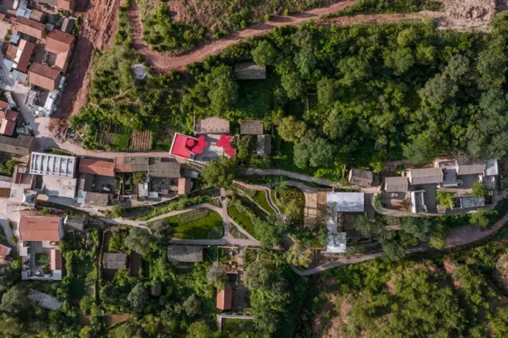 BIM建筑|与树和老土墙共生——军械库咖啡 / 三文建筑