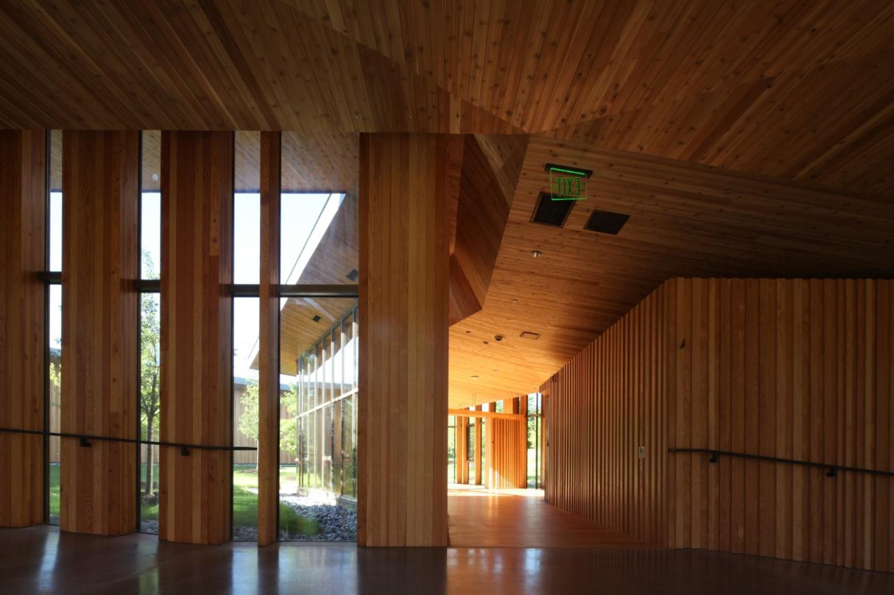 BIM建筑|树建筑：JST 哈里斯堡生产工程中心 / 芦泽龙一事务所 & Arcari + Iovino Architects