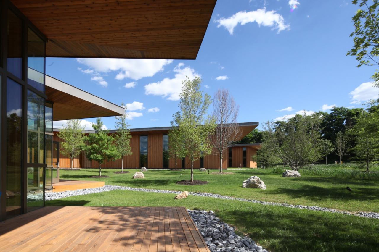 BIM建筑|树建筑：JST 哈里斯堡生产工程中心 / 芦泽龙一事务所 & Arcari + Iovino Architects