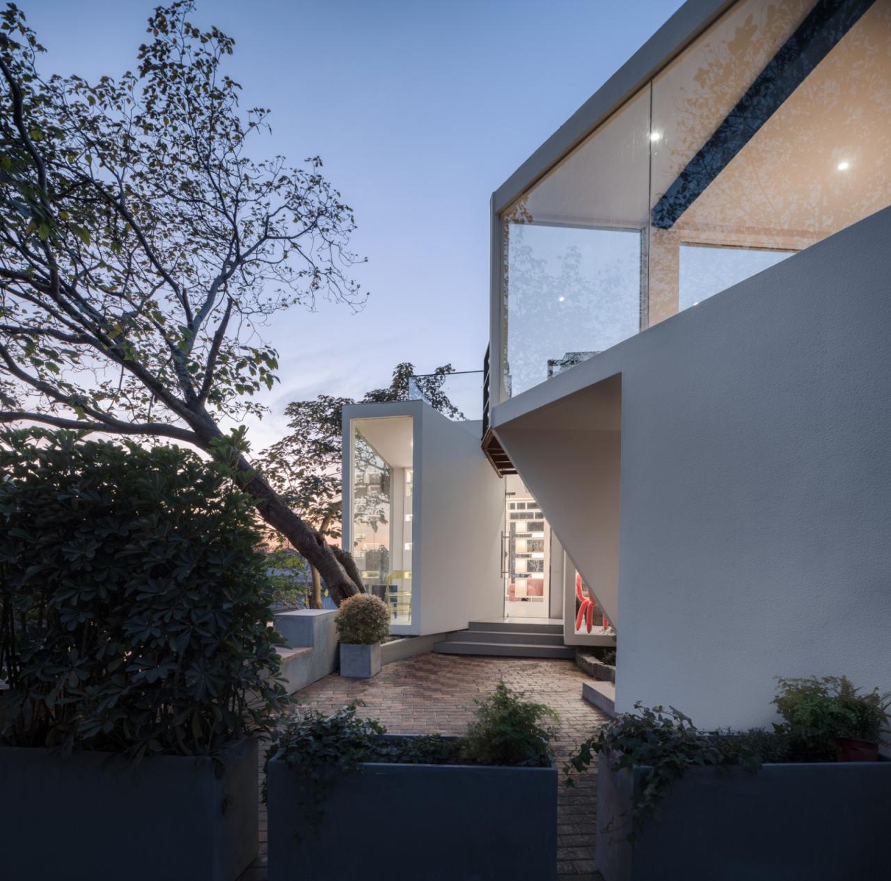 BIM建筑|上海云间粮仓 “人民河畔悬浮的太空盒”LILITH莉莉斯小屋 / DCDSAA淀川建筑事务所